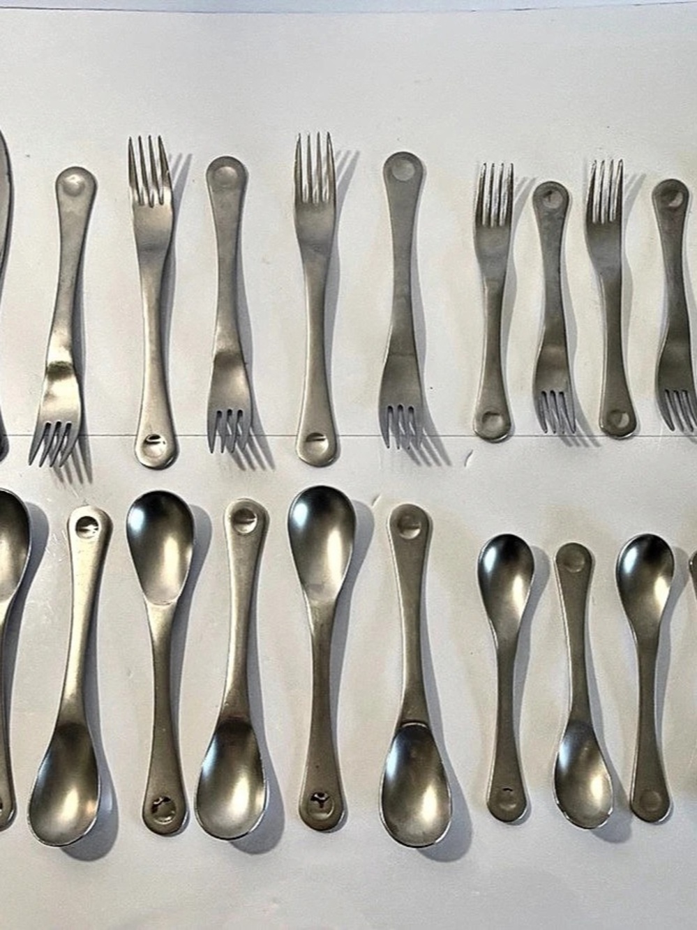 23 Pc Robert Welch PENDULUM Satin Stainless Flatware Silverware Lot EUC Retired